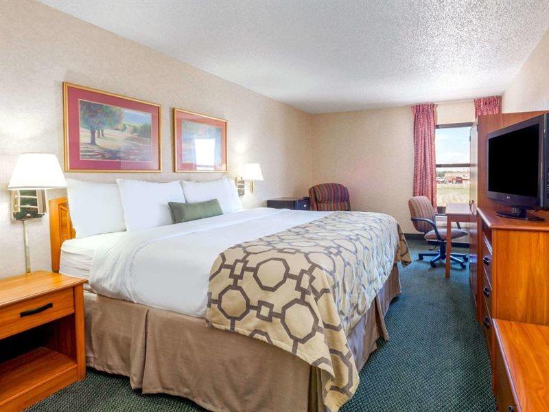 Отель Baymont By Wyndham Amarillo East Экстерьер фото
